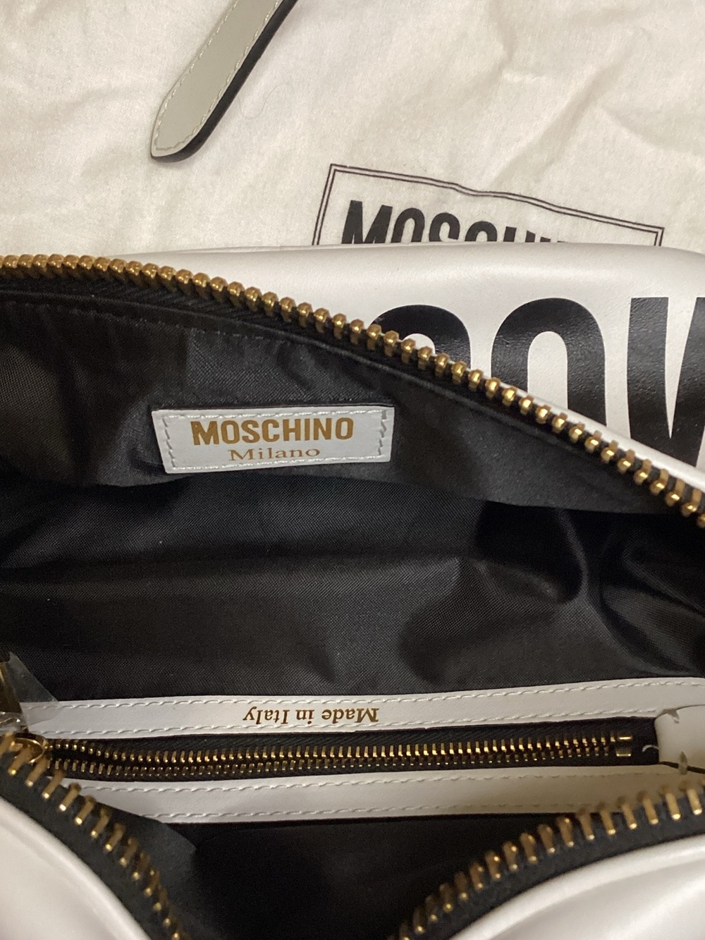Moschino White Leather Logo Belt Bag with Gold Hardware - Picture 2 of 12